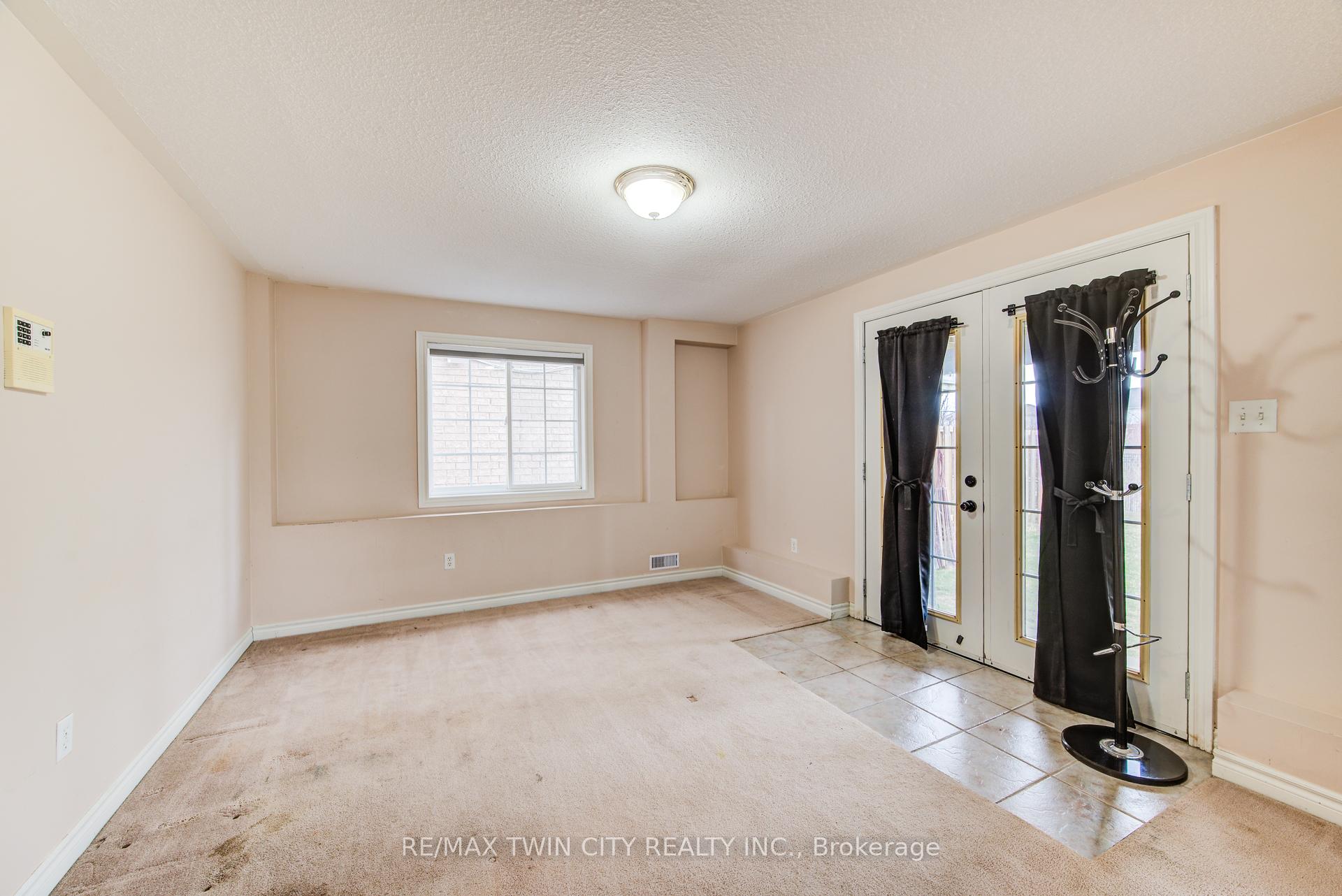 Photo 25 of 620 Yarmouth Drive, Waterloo — HOMEH