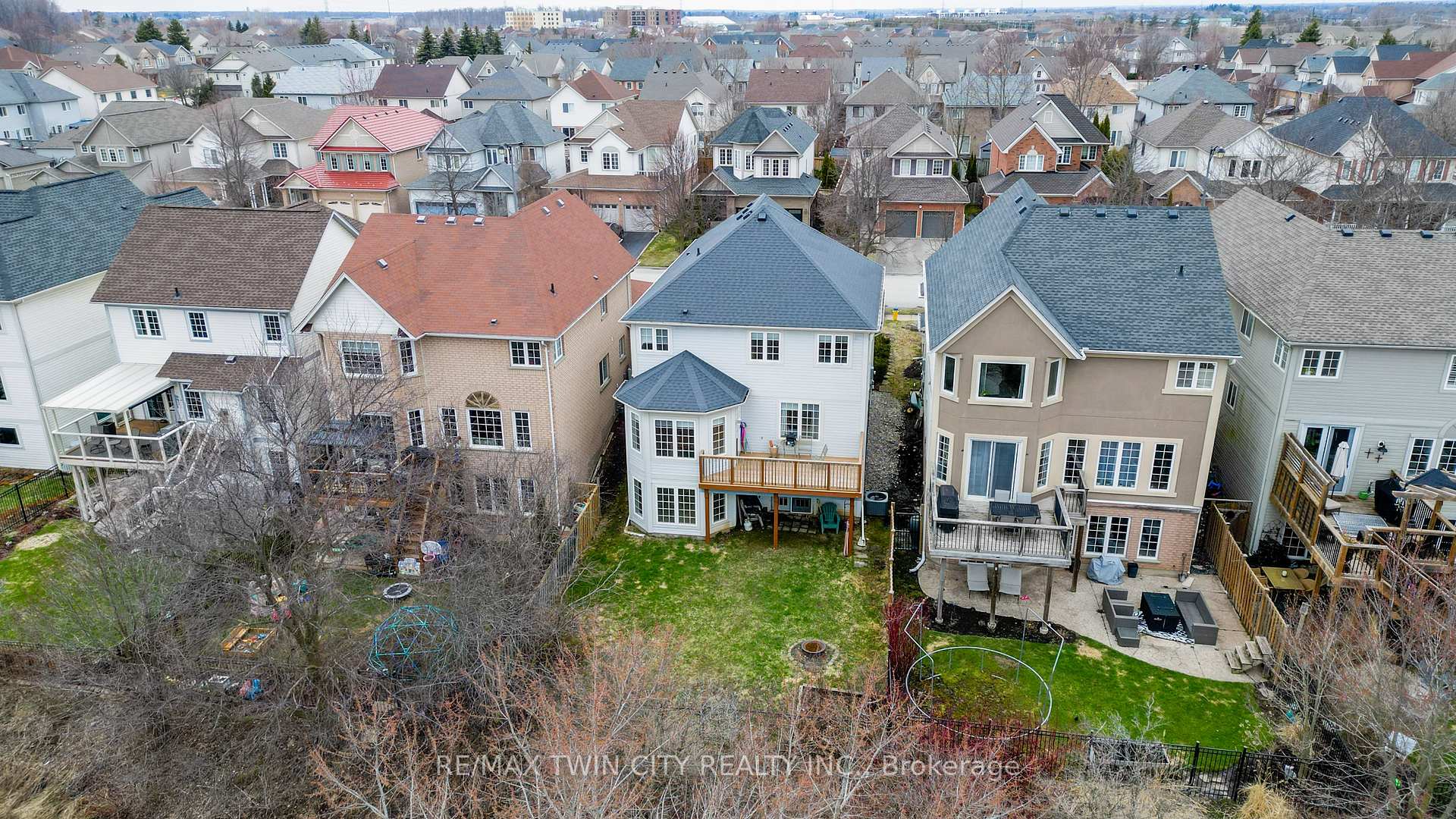 Photo 32 of 620 Yarmouth Drive, Waterloo — HOMEH