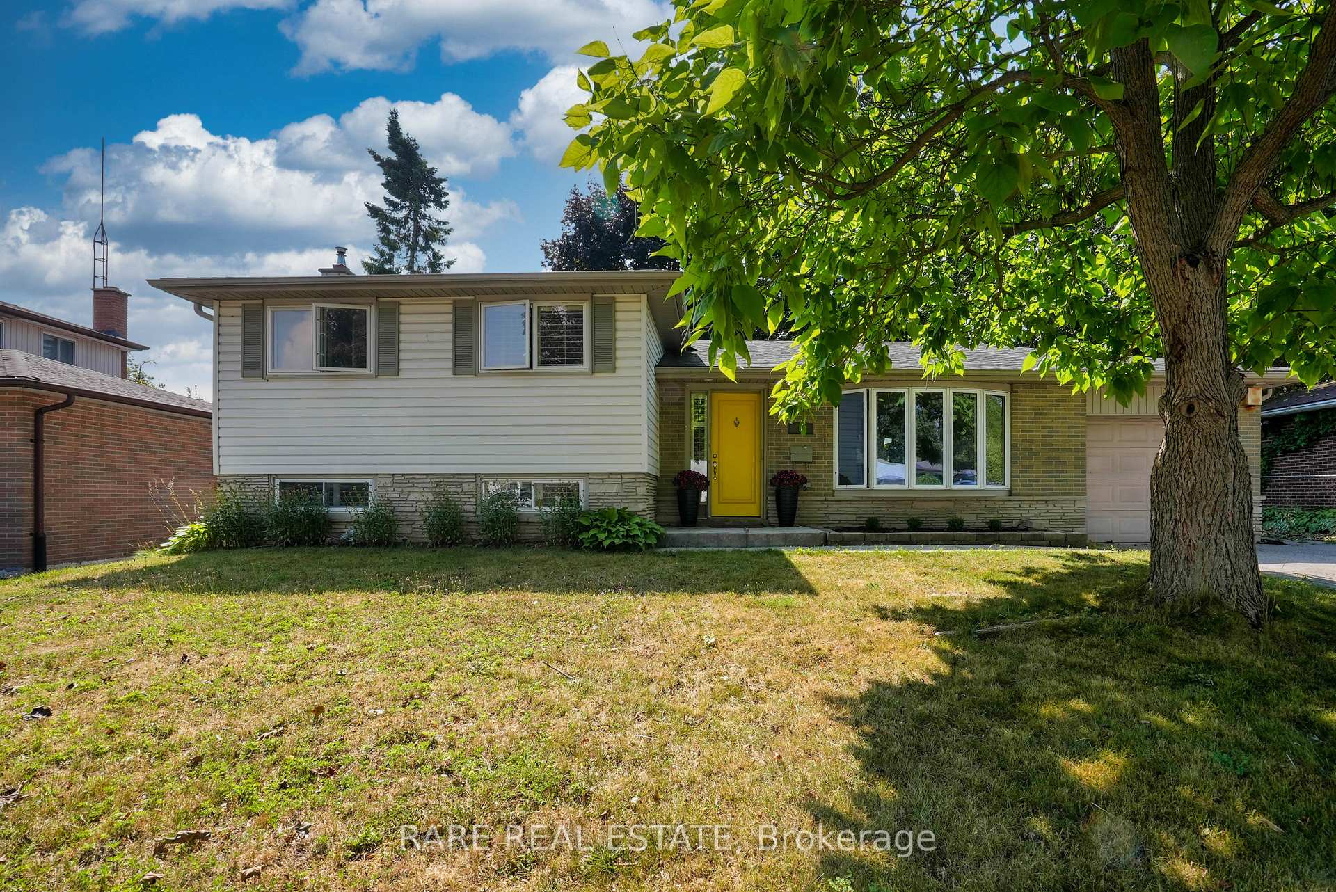Front of 9 Meadowland Avenue