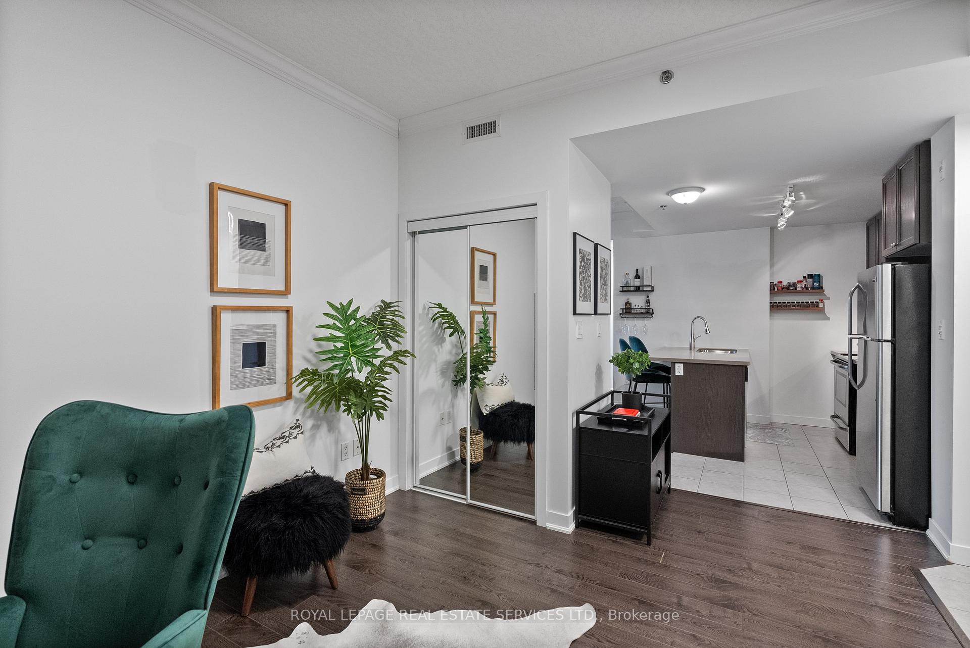 Front of Unit 304, 90 Charlton Avenue W