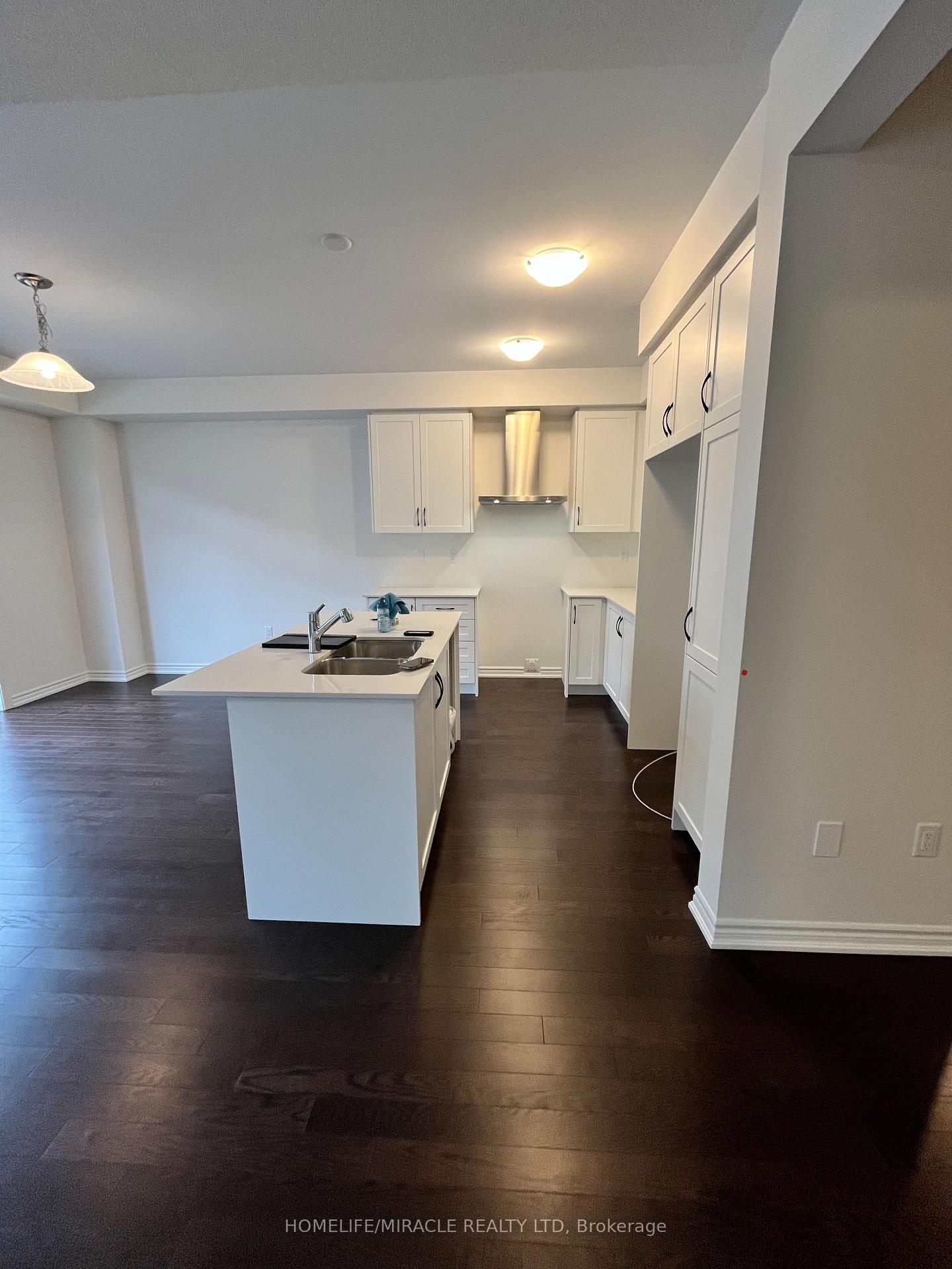 Photo 4 of 50 Gemini Drive, Barrie, Rural Barrie Southeast — HOMEH