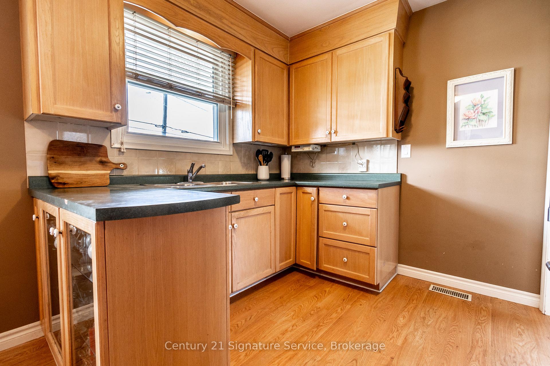Photo 10 of 275 Lakeshore Road, St. Catharines, Lakeshore — HOMEH