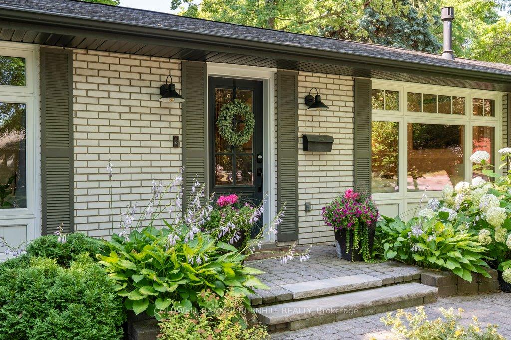 Photo 3 of 380 Abbott Road, Burlington, Roseland — HOMEH