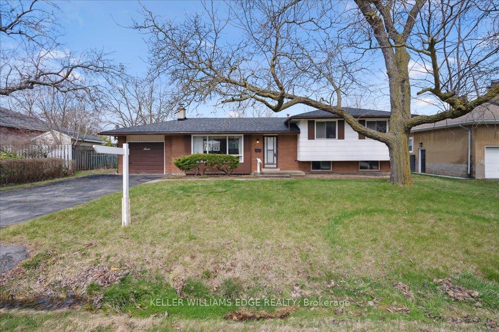 Photo 3 of 7 Jasper Drive, Hamilton, Stoney Creek — HOMEH