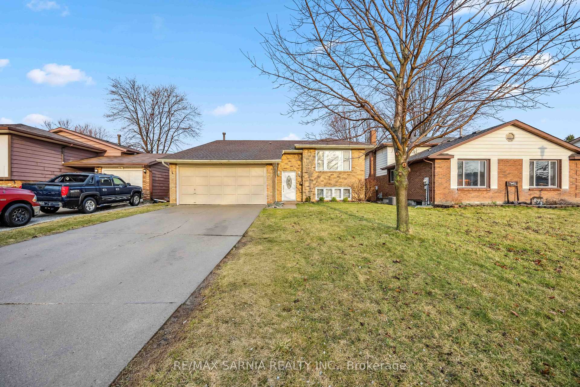 Photo 6 of 875 Prestwick Crescent, Sarnia — HOMEH