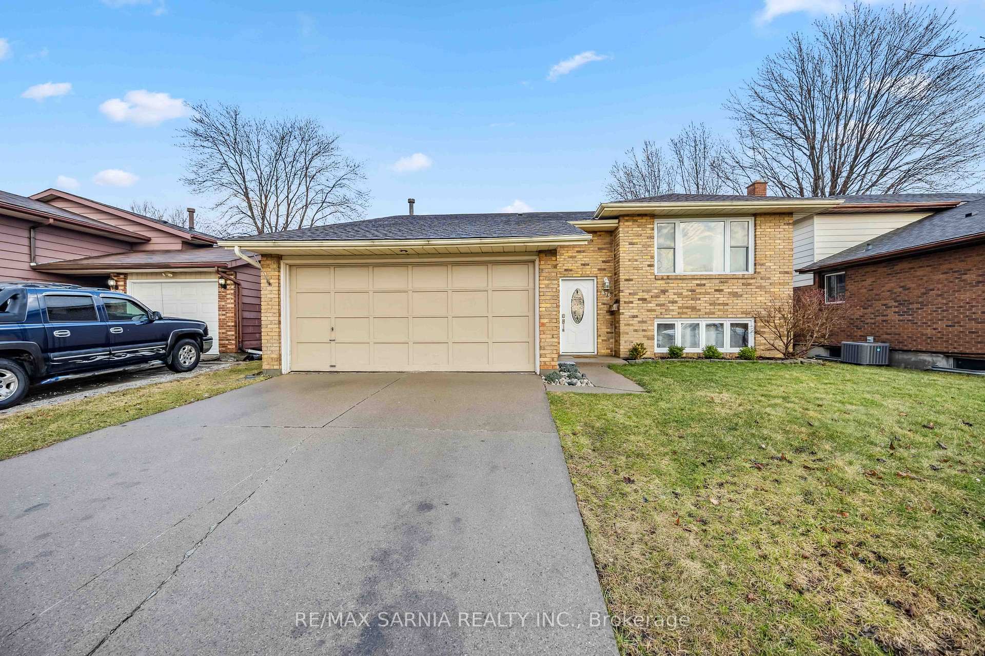Photo 22 of 875 Prestwick Crescent, Sarnia — HOMEH