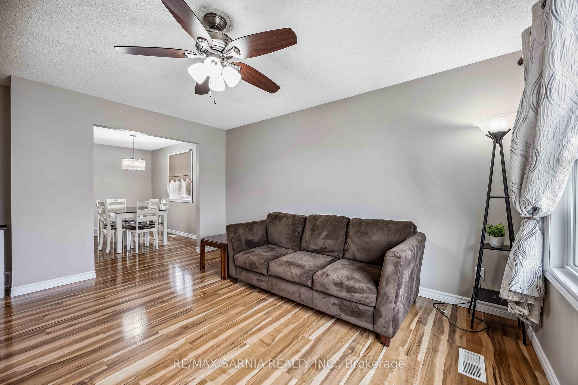 Photo 23 of 875 Prestwick Crescent, Sarnia — HOMEH