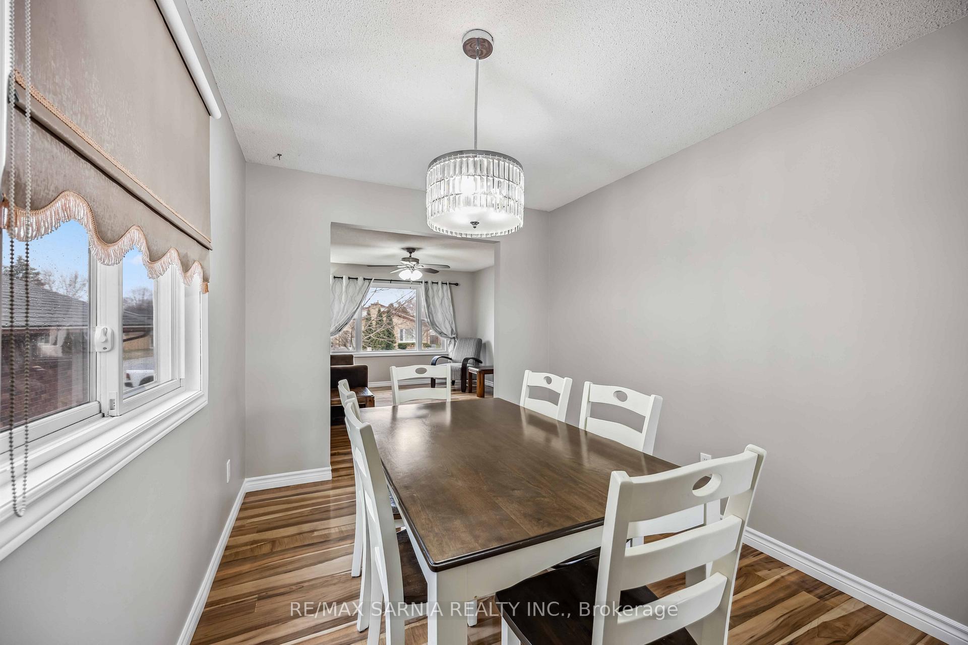 Photo 4 of 875 Prestwick Crescent, Sarnia — HOMEH