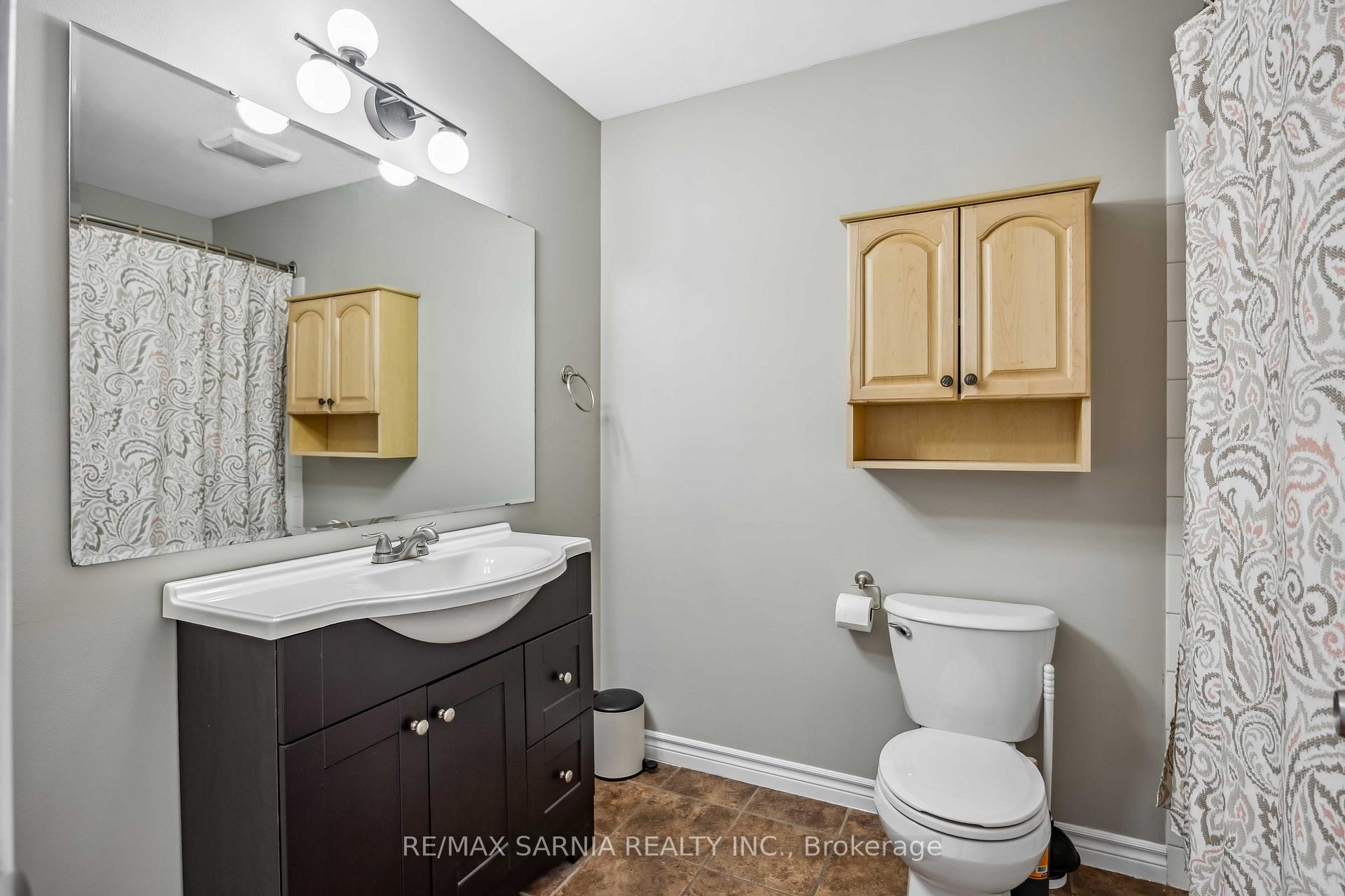 Photo 19 of 875 Prestwick Crescent, Sarnia — HOMEH