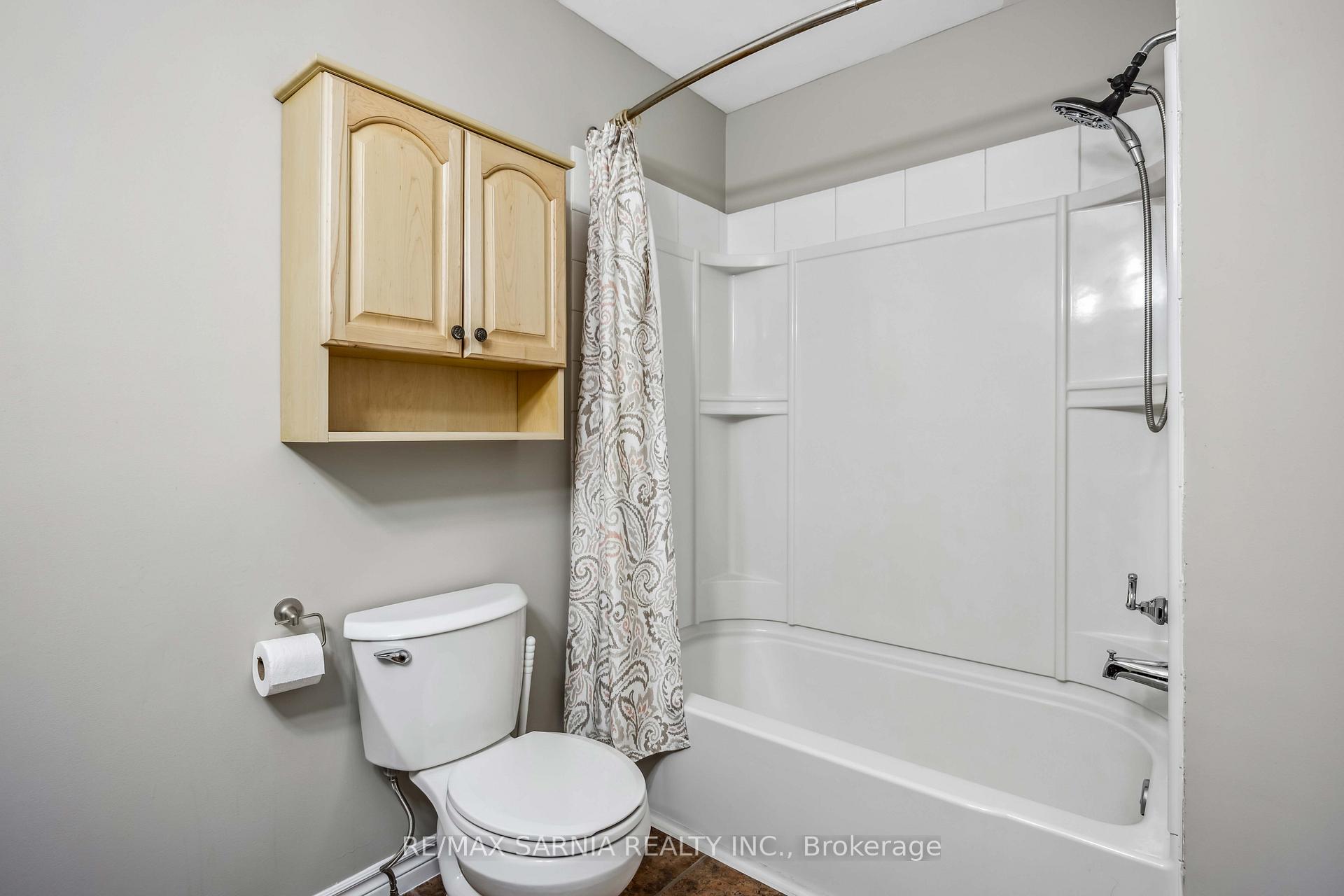 Photo 21 of 875 Prestwick Crescent, Sarnia — HOMEH