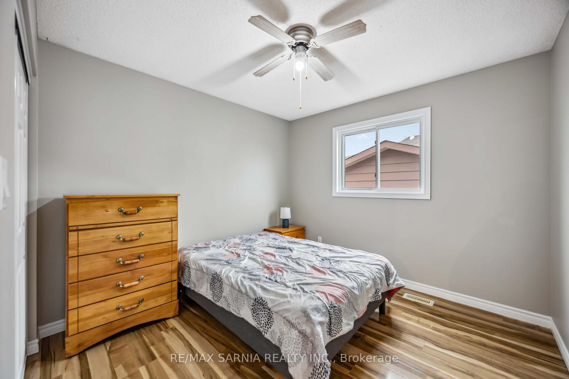 Photo 10 of 875 Prestwick Crescent, Sarnia — HOMEH