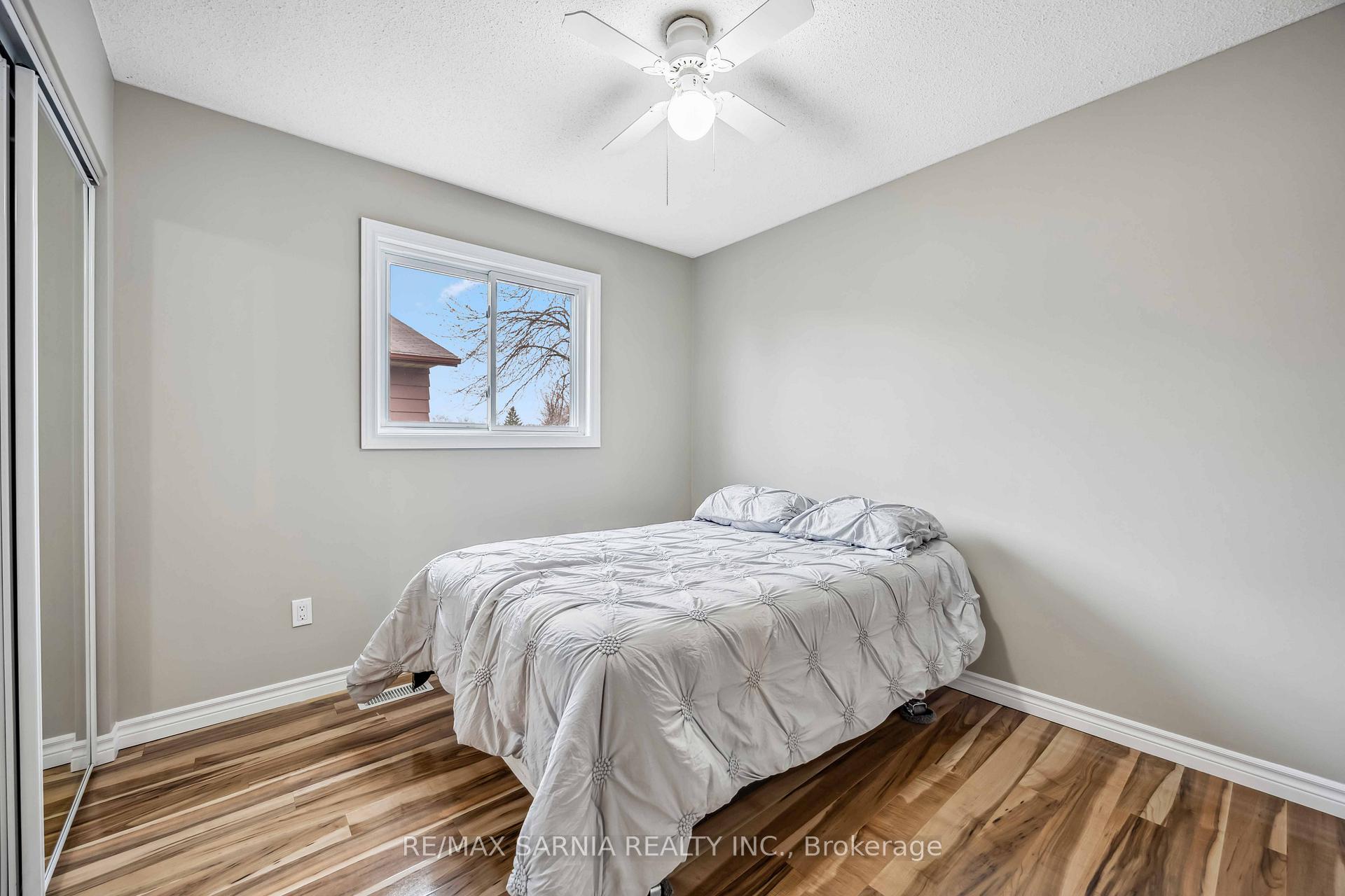 Photo 38 of 875 Prestwick Crescent, Sarnia — HOMEH