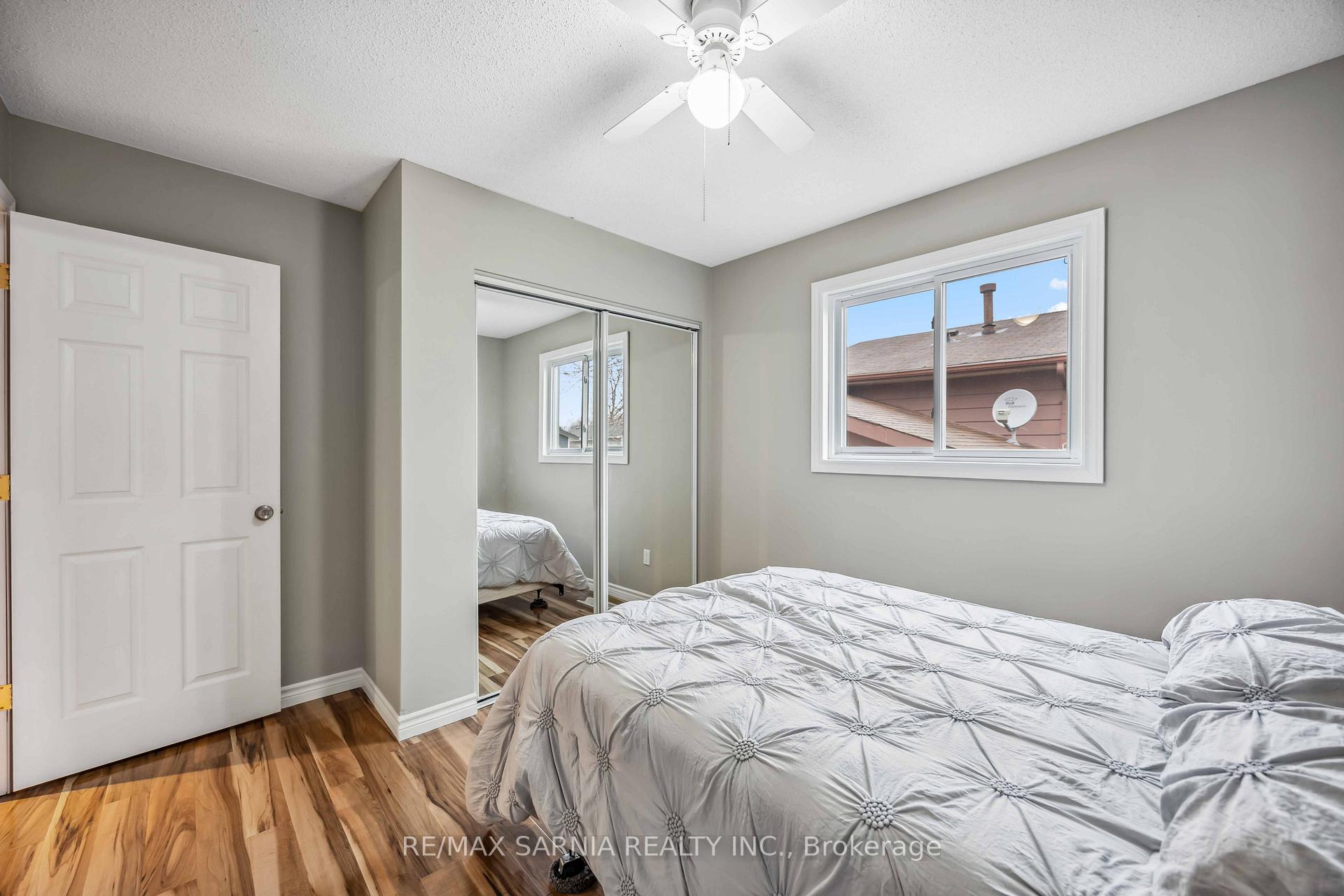 Photo 16 of 875 Prestwick Crescent, Sarnia — HOMEH