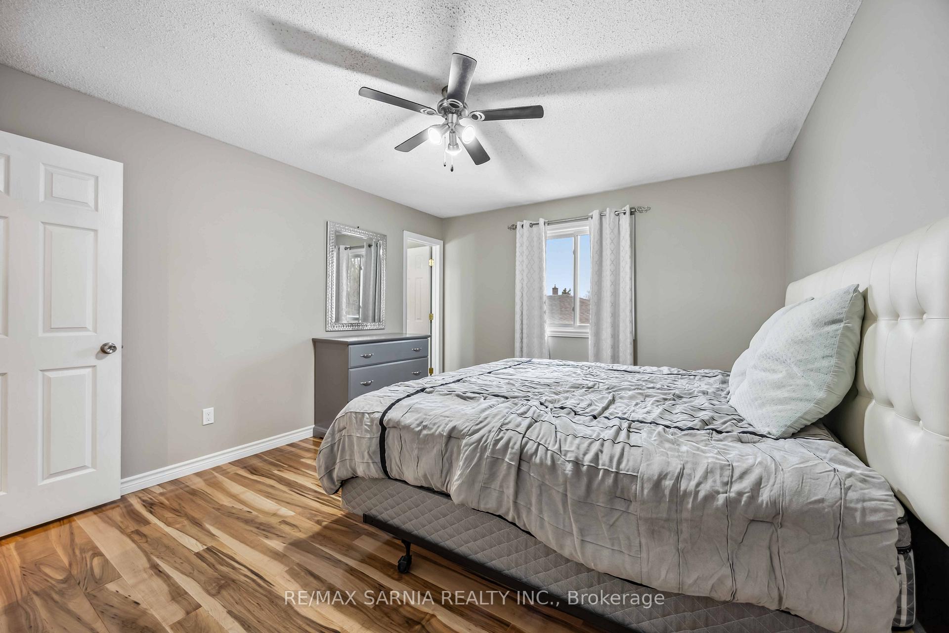 Photo 14 of 875 Prestwick Crescent, Sarnia — HOMEH
