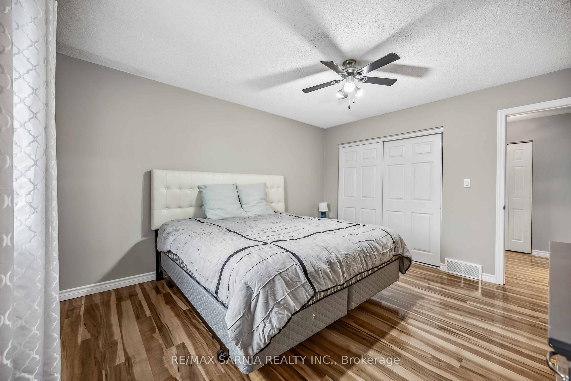 Photo 11 of 875 Prestwick Crescent, Sarnia — HOMEH