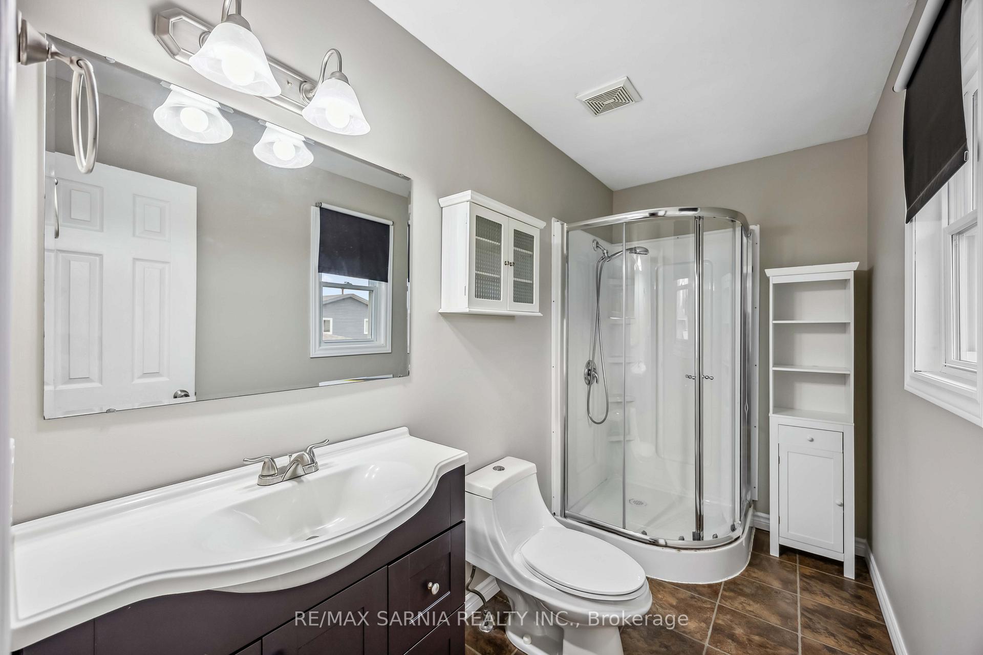 Photo 28 of 875 Prestwick Crescent, Sarnia — HOMEH