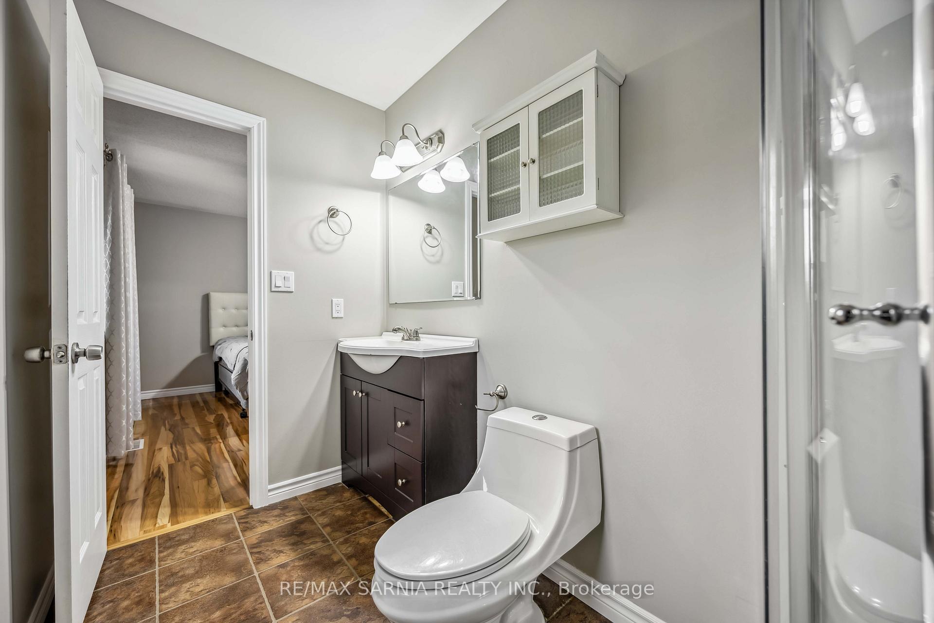 Photo 35 of 875 Prestwick Crescent, Sarnia — HOMEH
