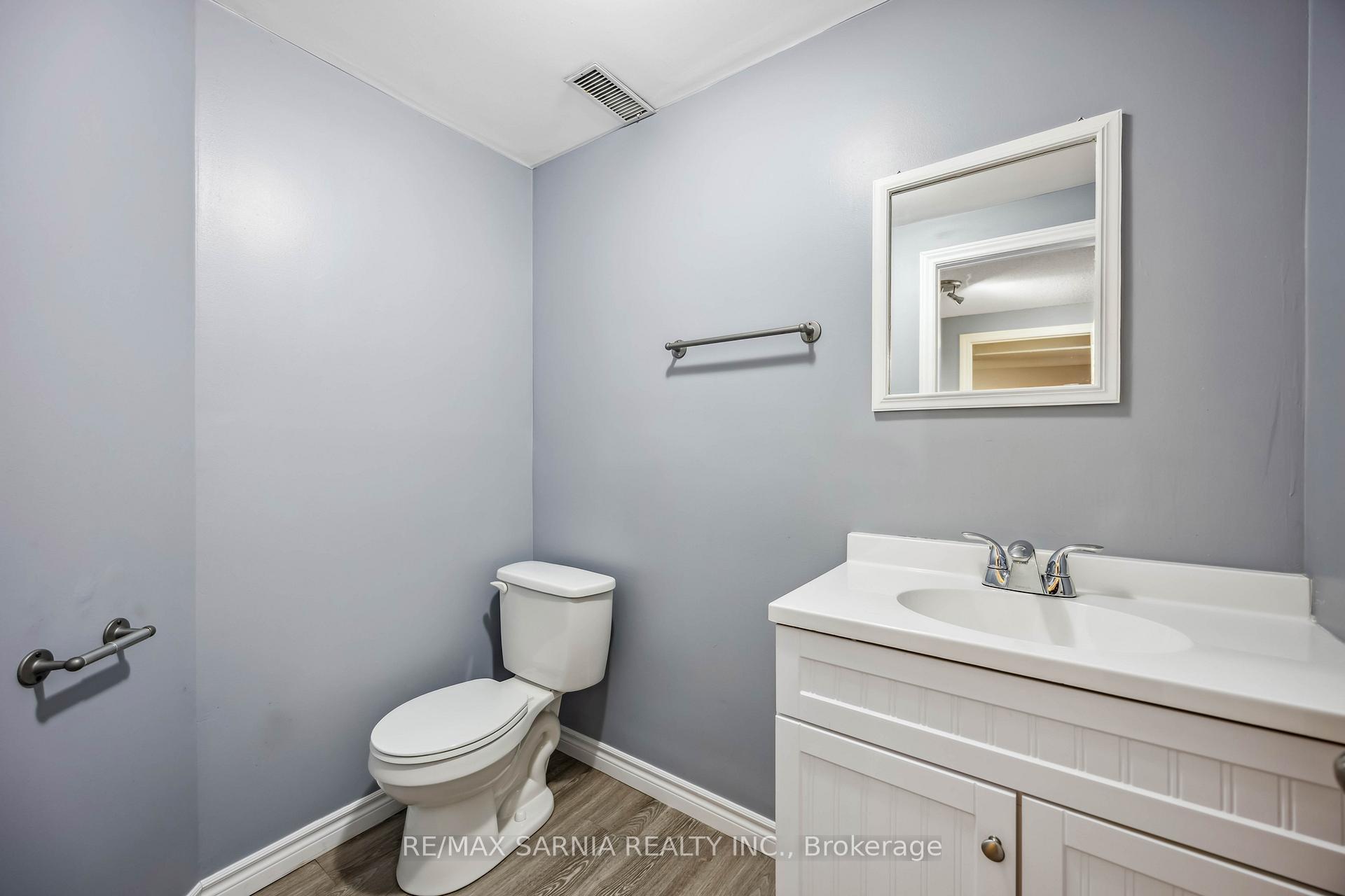 Photo 43 of 875 Prestwick Crescent, Sarnia — HOMEH