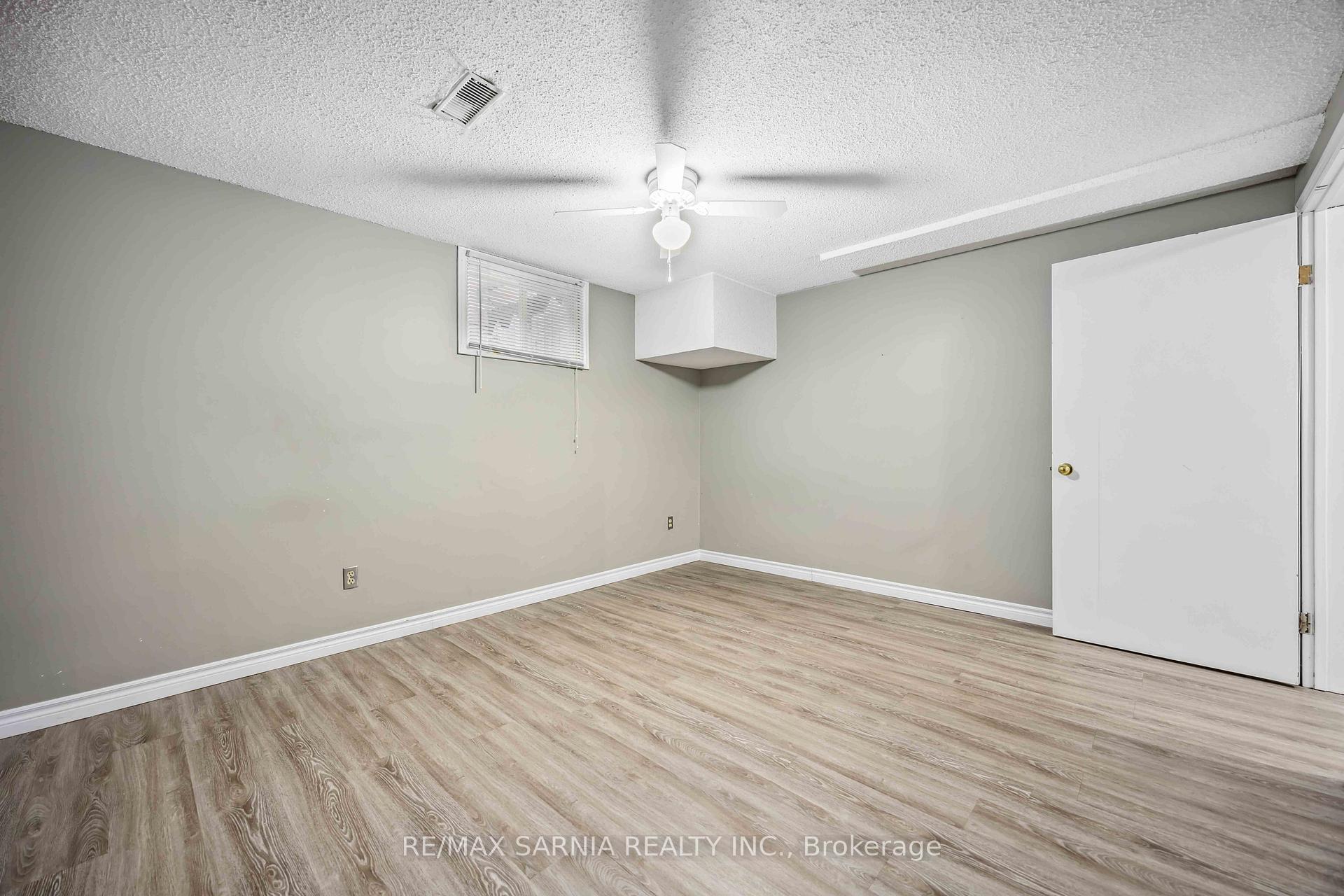 Photo 39 of 875 Prestwick Crescent, Sarnia — HOMEH