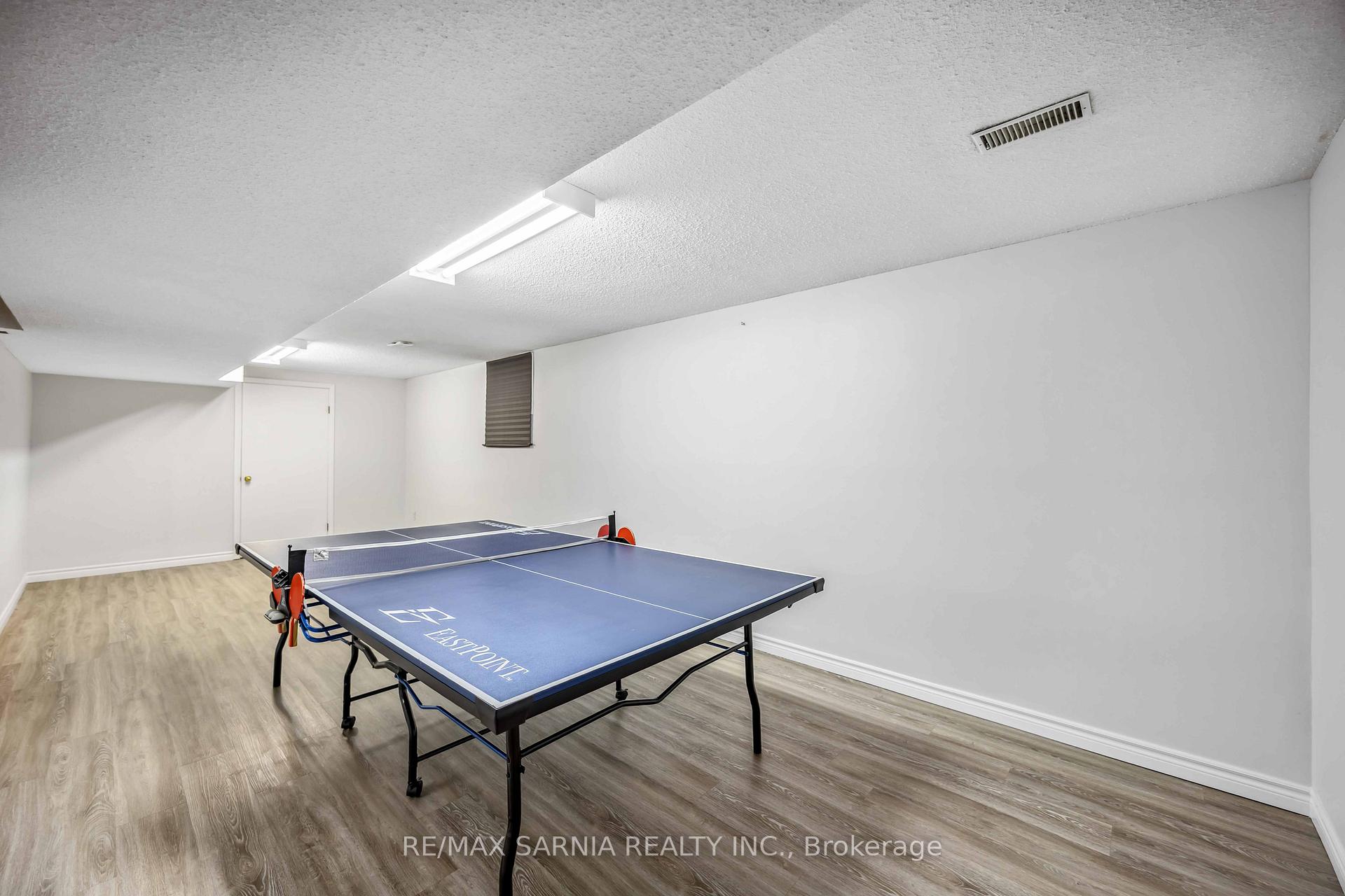 Photo 44 of 875 Prestwick Crescent, Sarnia — HOMEH