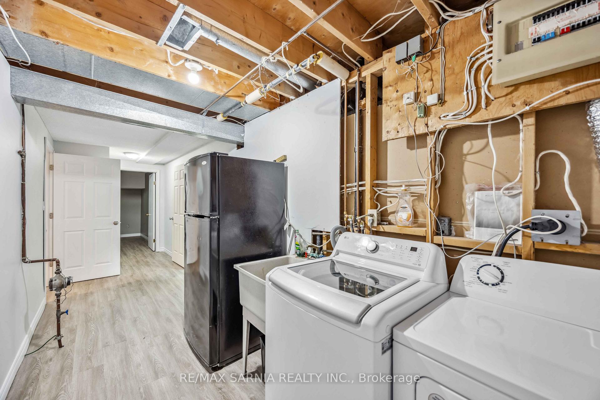 Photo 46 of 875 Prestwick Crescent, Sarnia — HOMEH
