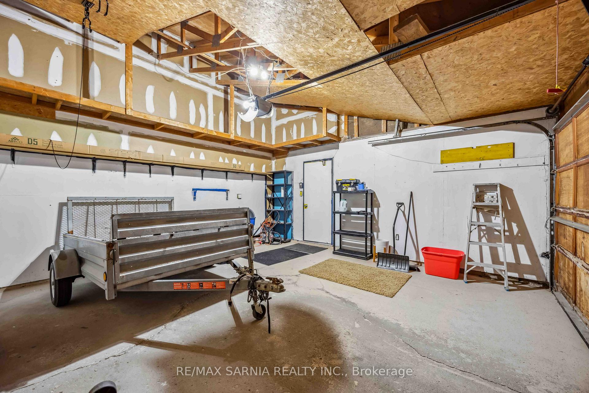 Photo 33 of 875 Prestwick Crescent, Sarnia — HOMEH
