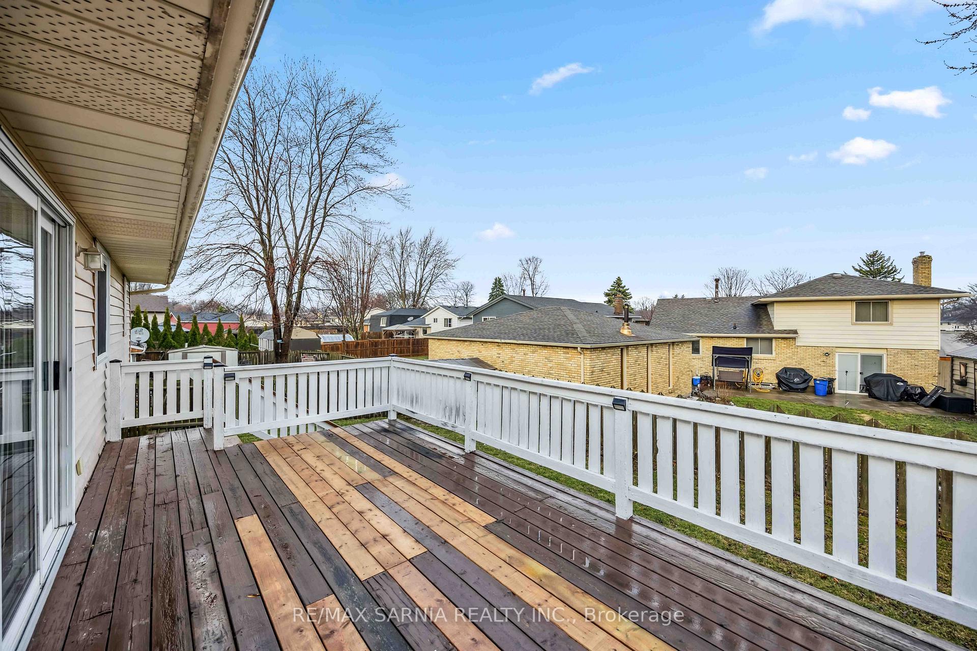 Photo 27 of 875 Prestwick Crescent, Sarnia — HOMEH
