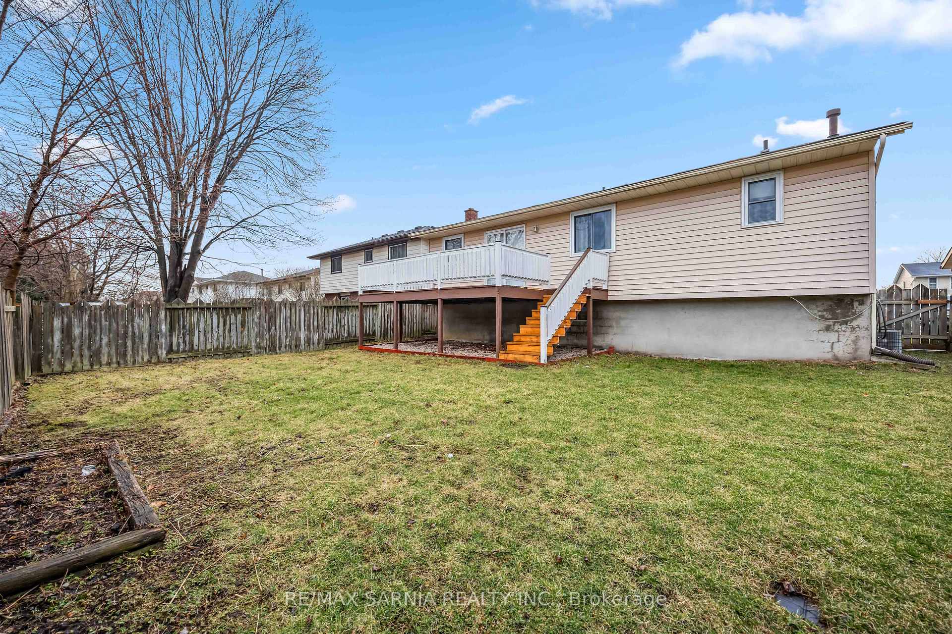 Photo 47 of 875 Prestwick Crescent, Sarnia — HOMEH