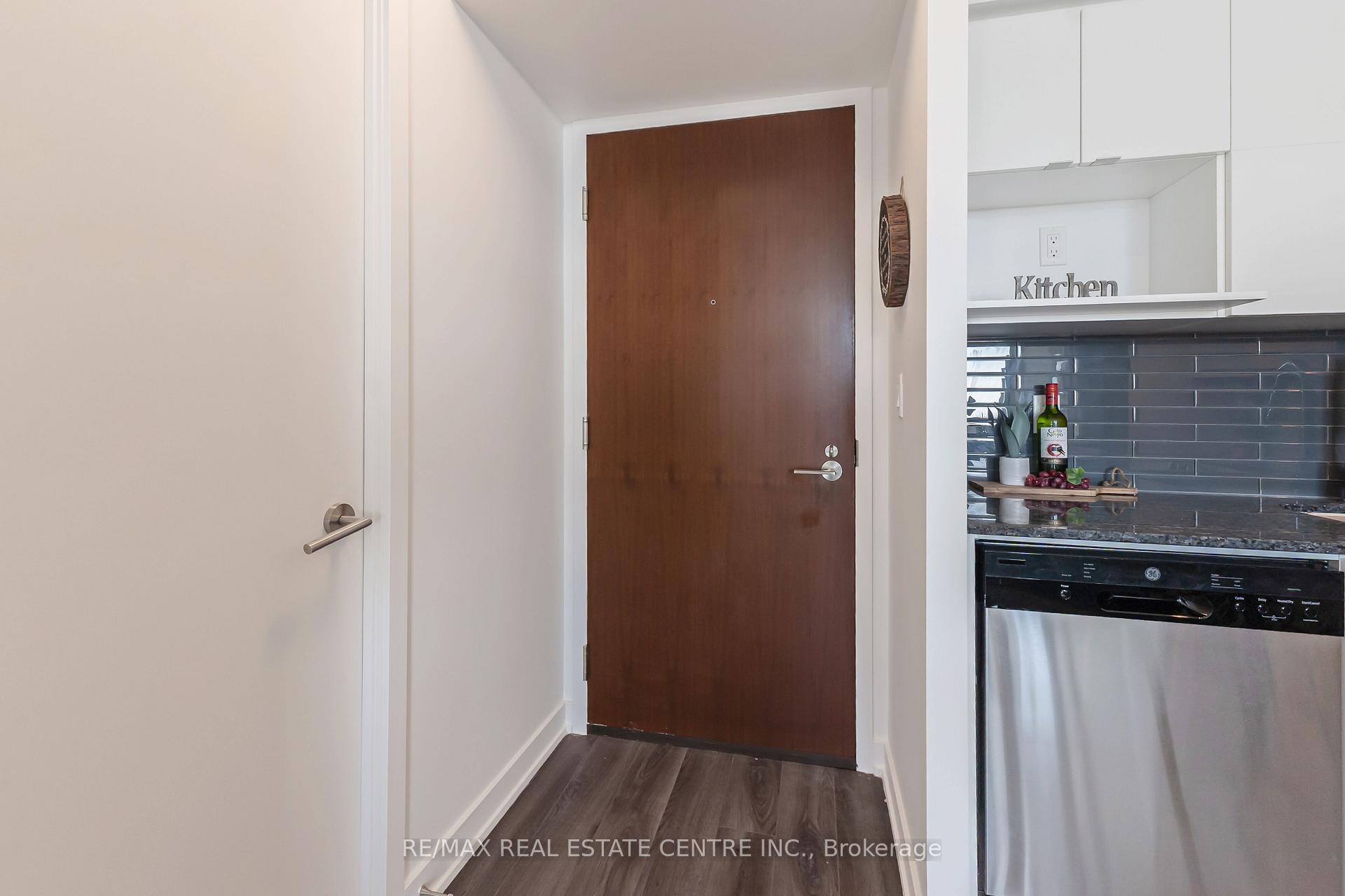 Photo 3 of Unit 1120, 120 Varna Drive, Toronto, Englemount-Lawrence — HOMEH