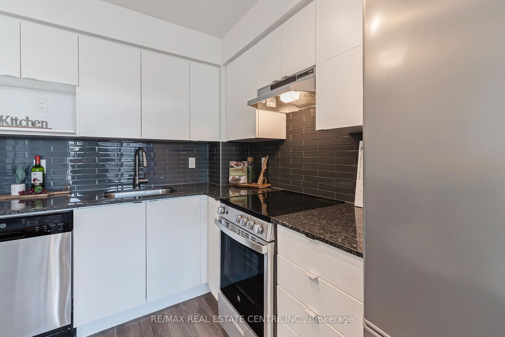 Photo 33 of Unit 1120, 120 Varna Drive, Toronto, Englemount-Lawrence — HOMEH
