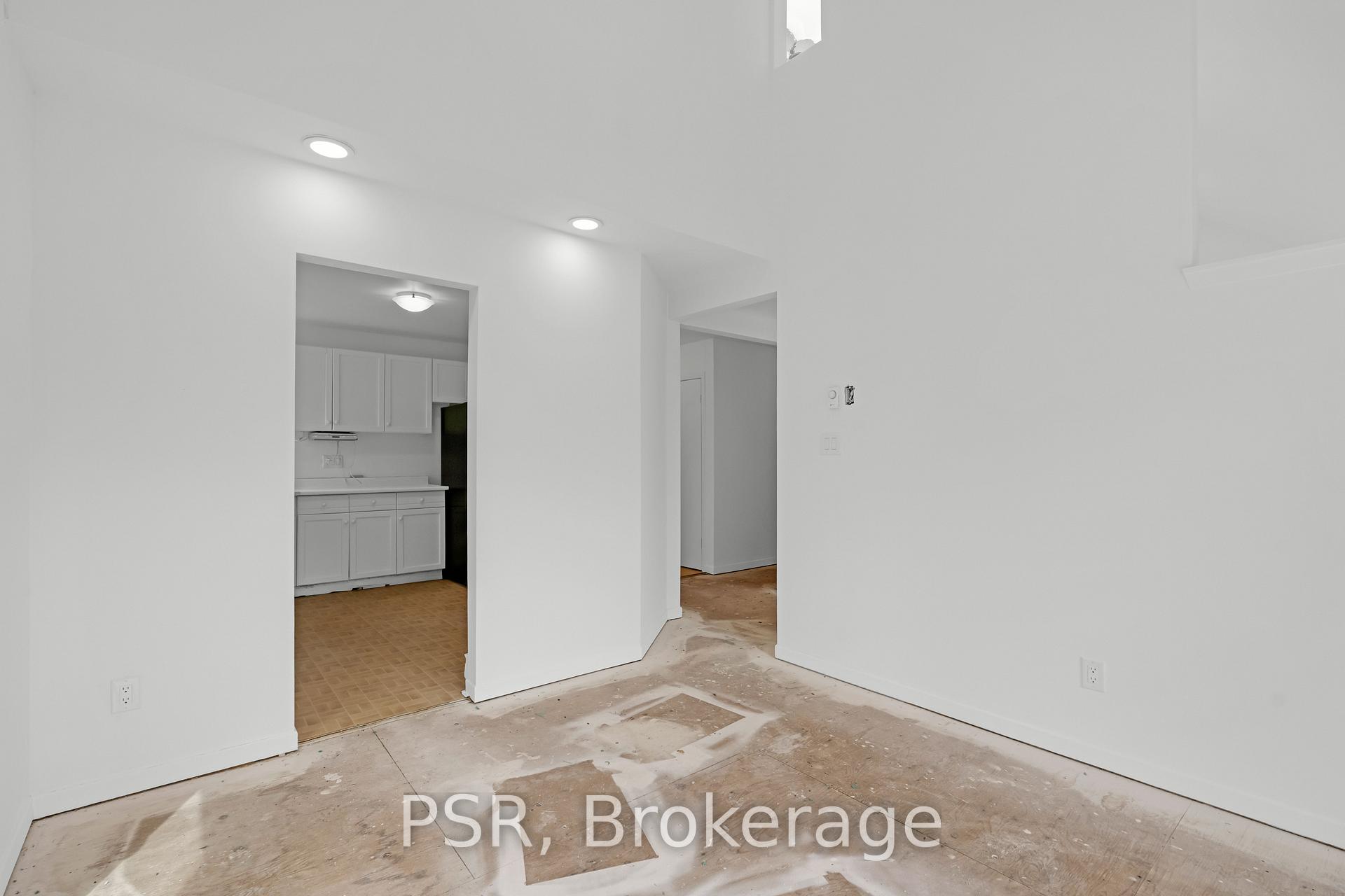 Photo 5 of 461 Ravenshoe Road, Uxbridge, Rural Uxbridge — HOMEH