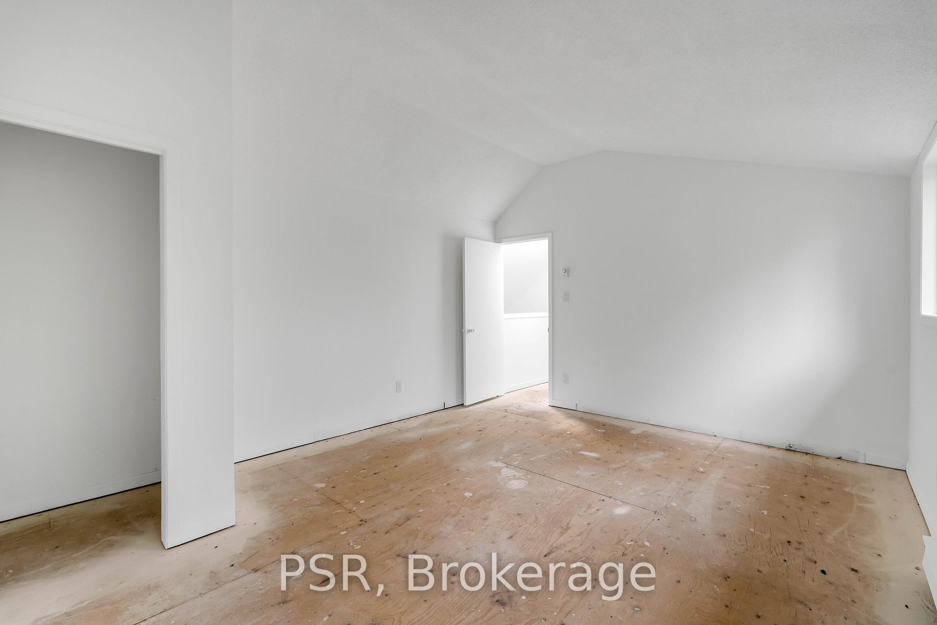 Photo 13 of 461 Ravenshoe Road, Uxbridge, Rural Uxbridge — HOMEH