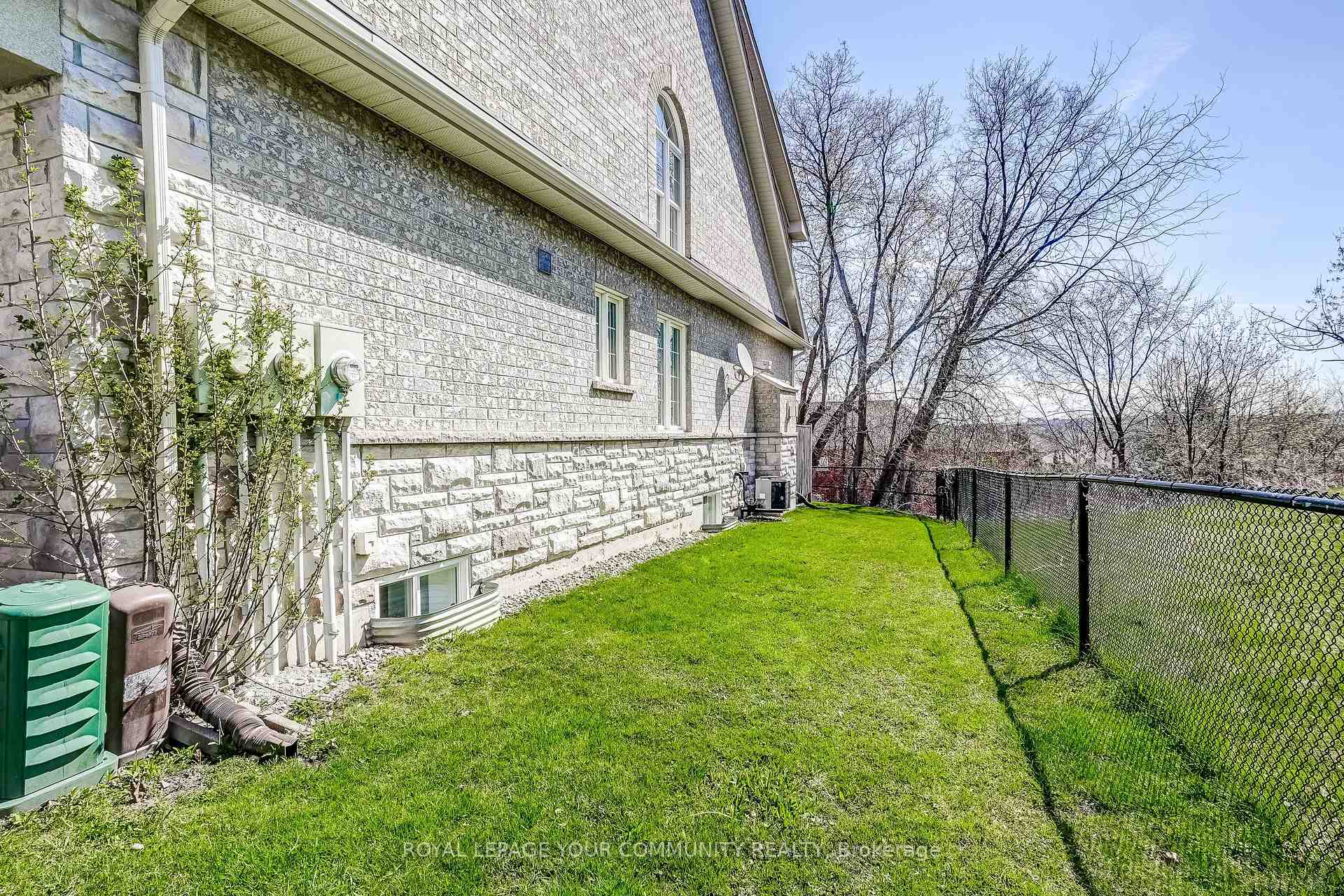 Photo 40 of 409 Terry Carter Crescent, Newmarket, Gorham-College Manor — HOMEH