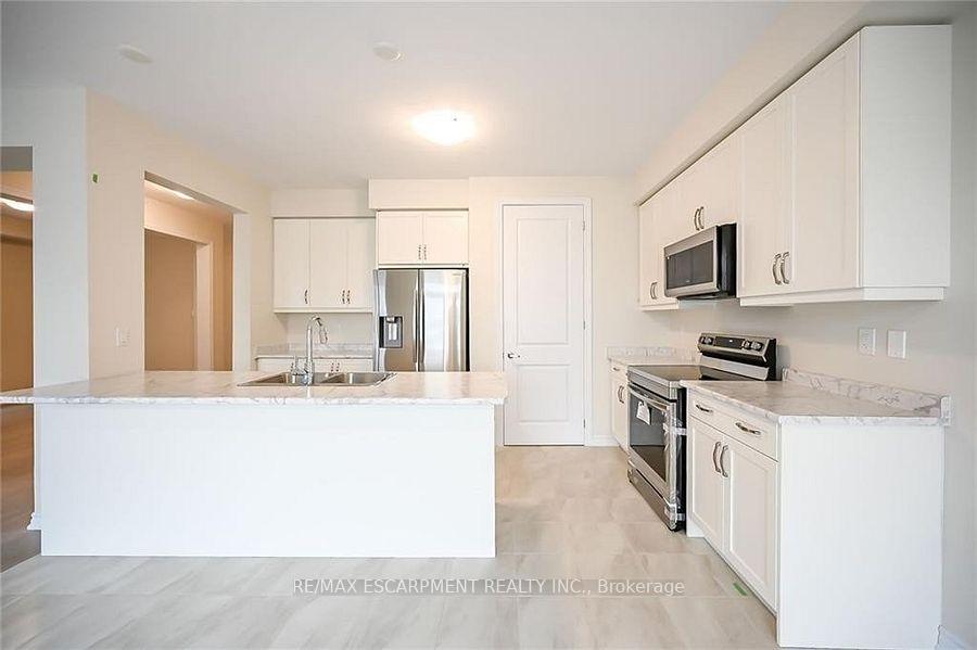 Photo 2 of 47 Hawick Crescent, Haldimand — HOMEH