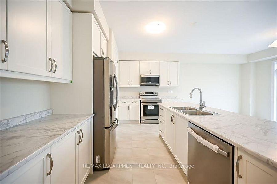 Photo 4 of 47 Hawick Crescent, Haldimand — HOMEH