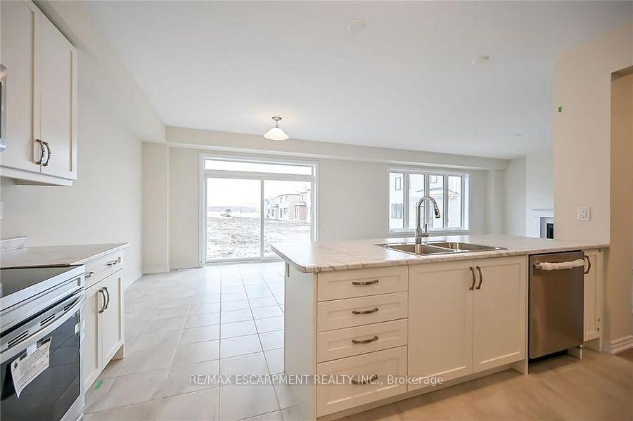 Photo 3 of 47 Hawick Crescent, Haldimand — HOMEH