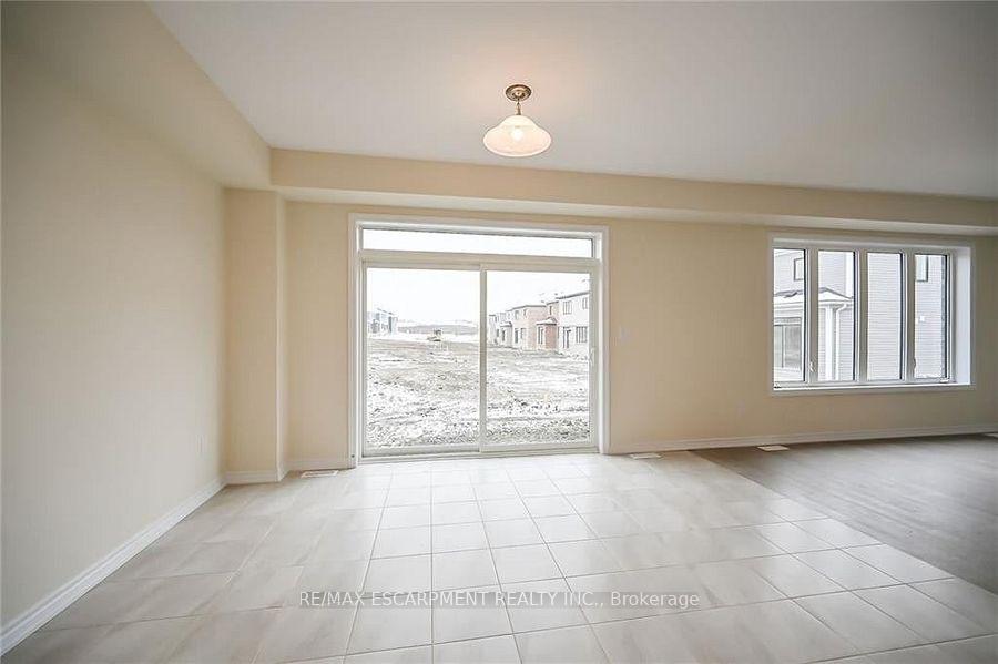 Photo 8 of 47 Hawick Crescent, Haldimand — HOMEH
