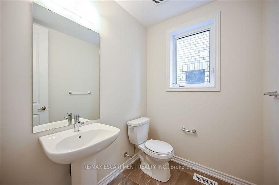 Photo 20 of 47 Hawick Crescent, Haldimand — HOMEH