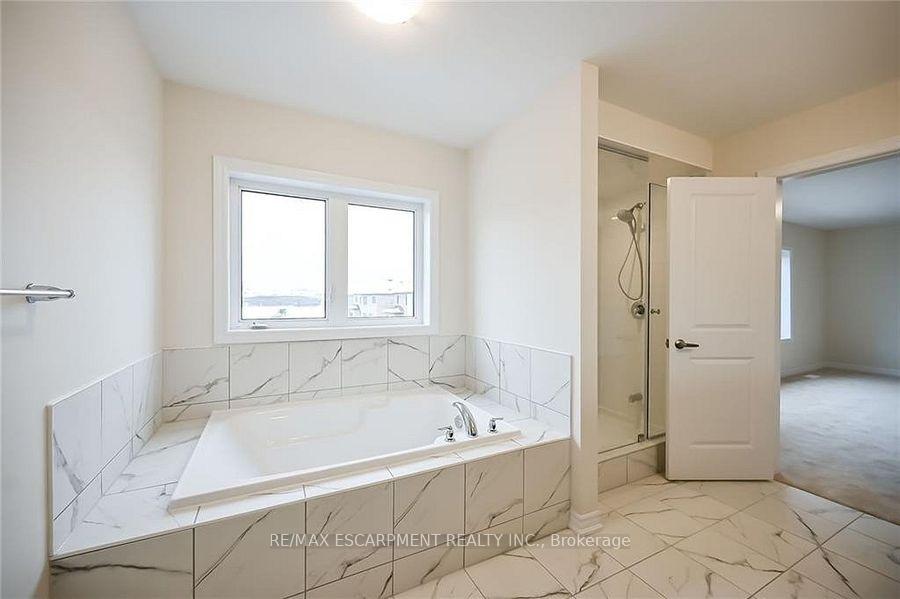 Photo 24 of 47 Hawick Crescent, Haldimand — HOMEH