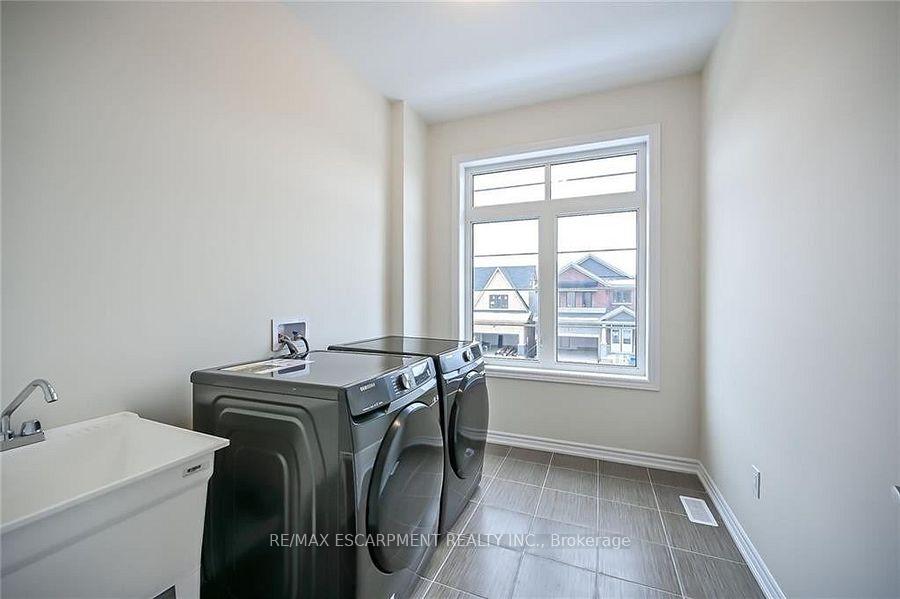 Photo 37 of 47 Hawick Crescent, Haldimand — HOMEH