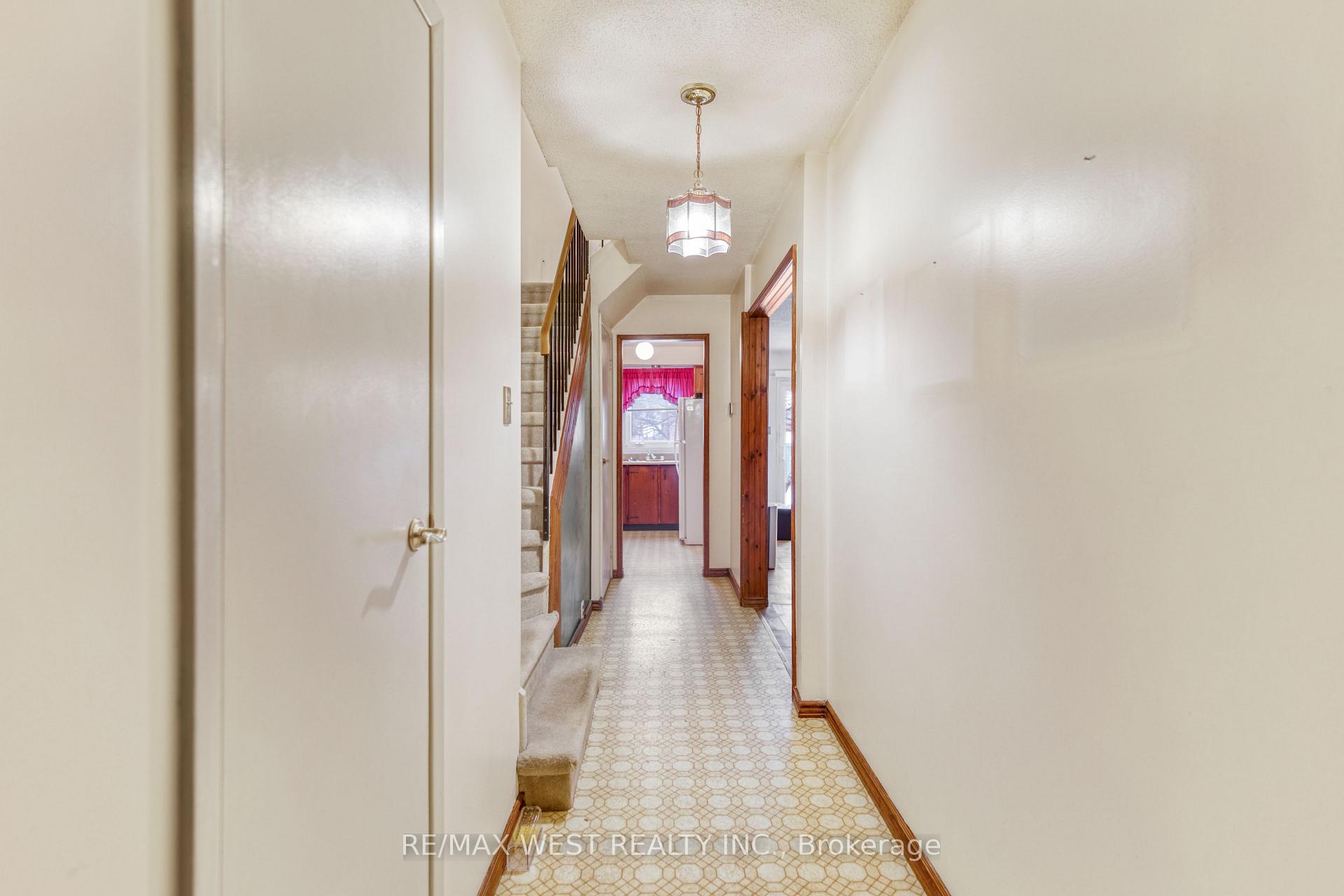 Photo 3 of 36 Chichester Road, Markham, Milliken Mills East — HOMEH