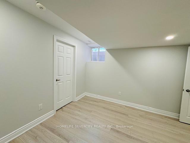 Photo 4 of Unit A, 104 Stilton Avenue, Vaughan, Kleinburg — HOMEH