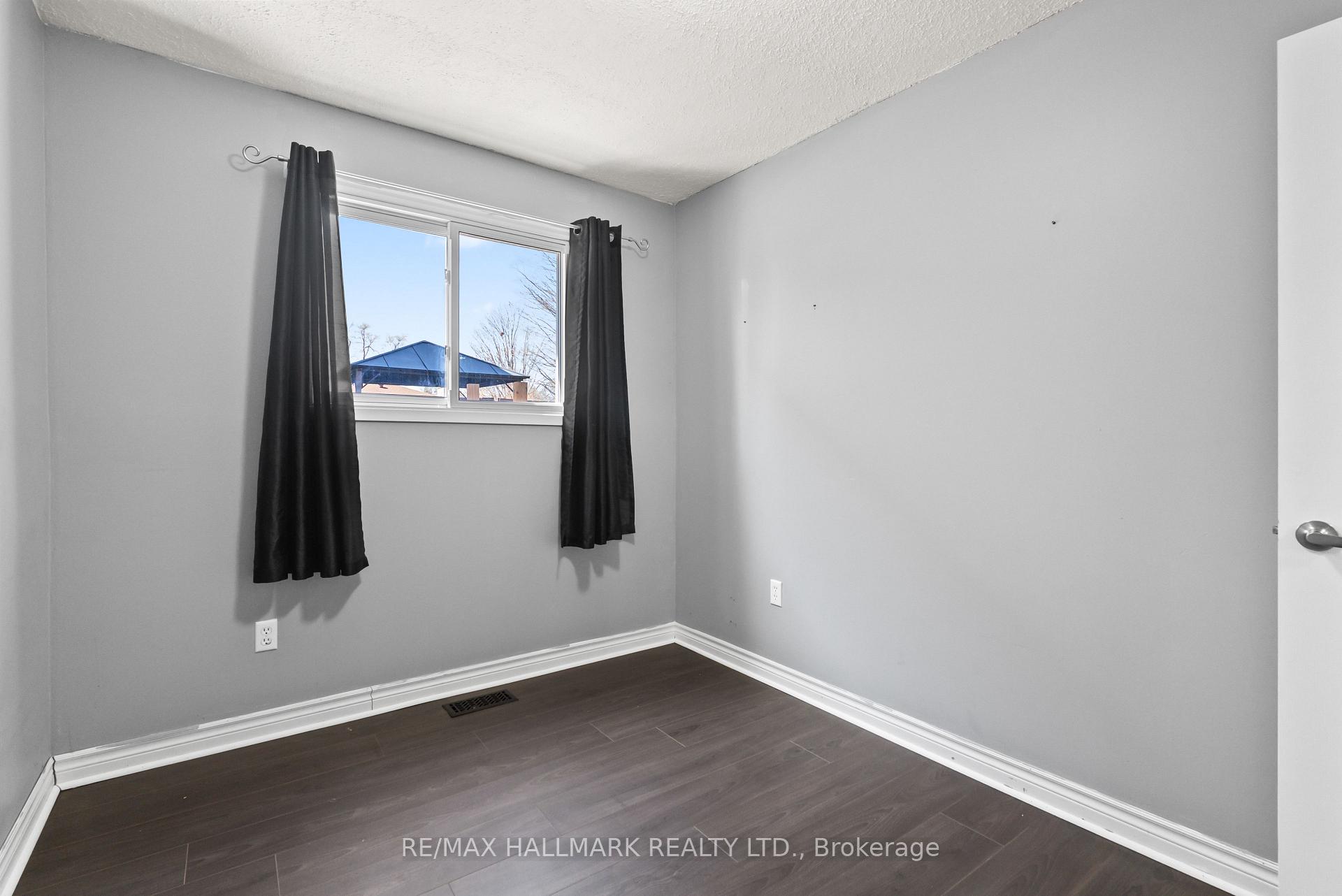 Photo 29 of 381 Surrey Drive, Oshawa, Eastdale — HOMEH