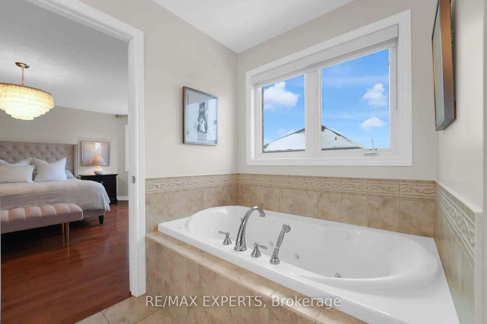Photo 12 of 42 Angelico Avenue, Vaughan, Vellore Village — HOMEH