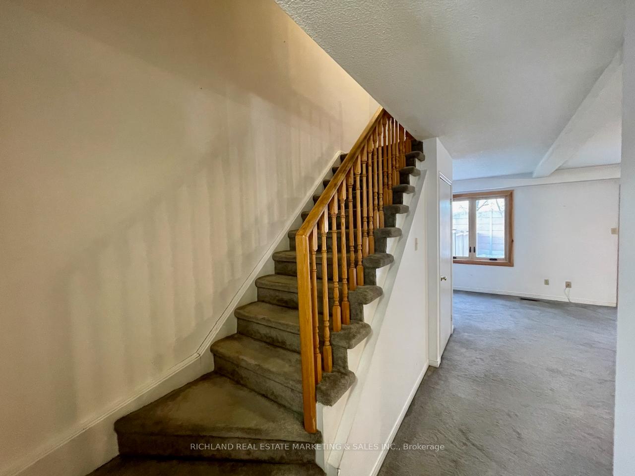 Photo 3 of 356 Bristol Crescent, Oshawa, Vanier — HOMEH