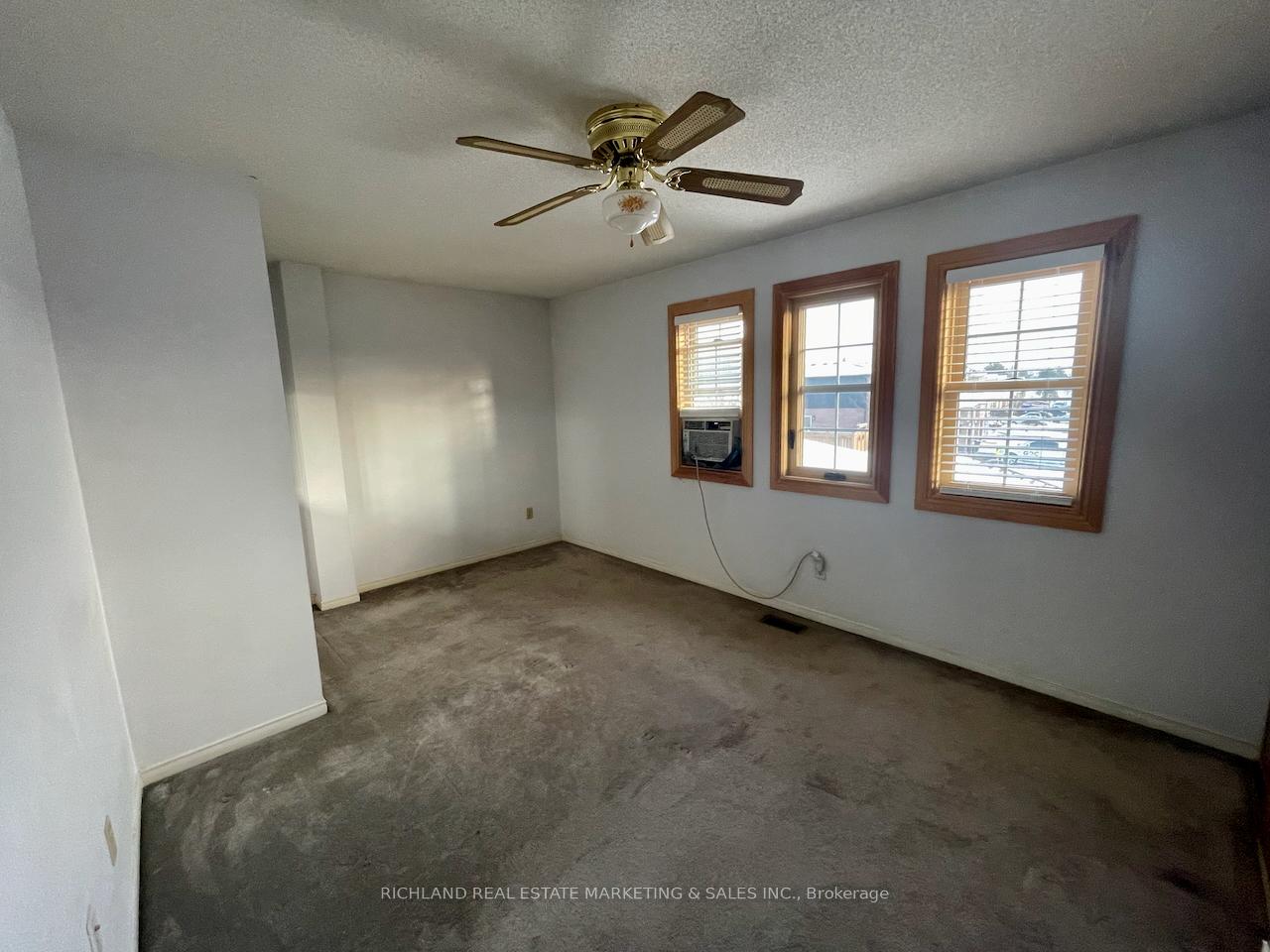 Photo 17 of 356 Bristol Crescent, Oshawa, Vanier — HOMEH