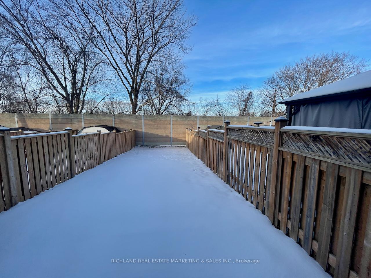 Photo 13 of 356 Bristol Crescent, Oshawa, Vanier — HOMEH