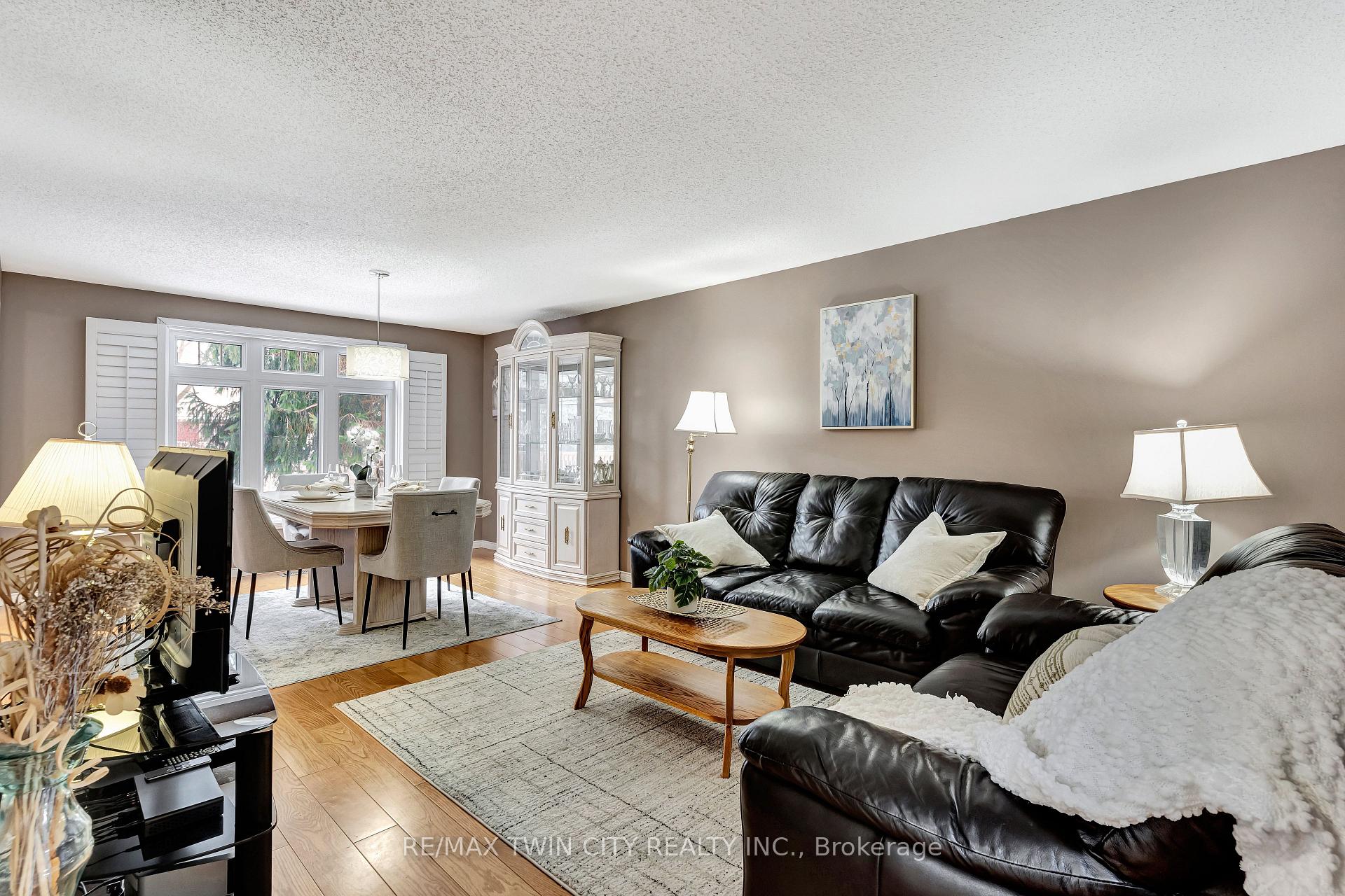 Photo 6 of 338 Carriage House Court, Waterloo — HOMEH