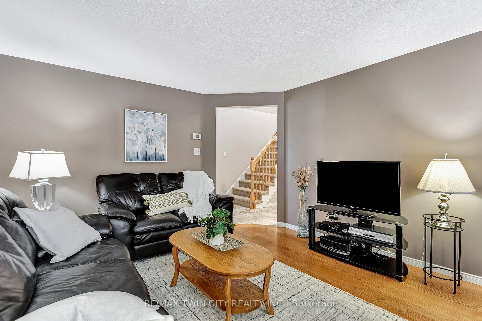 Photo 38 of 338 Carriage House Court, Waterloo — HOMEH