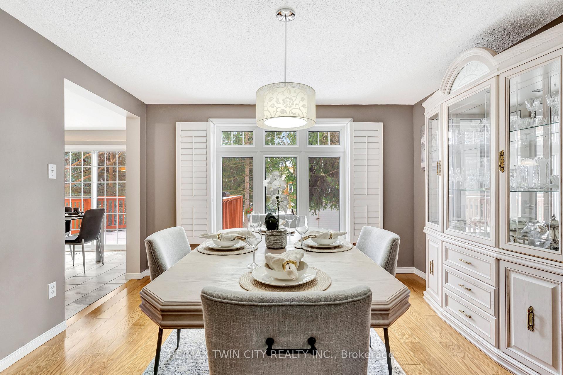 Photo 40 of 338 Carriage House Court, Waterloo — HOMEH